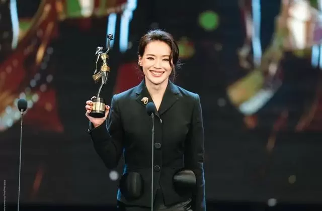 梁家辉第五次获金像奖影帝，廖子妤凭《像我这样的爱情》封后 - 资讯配图