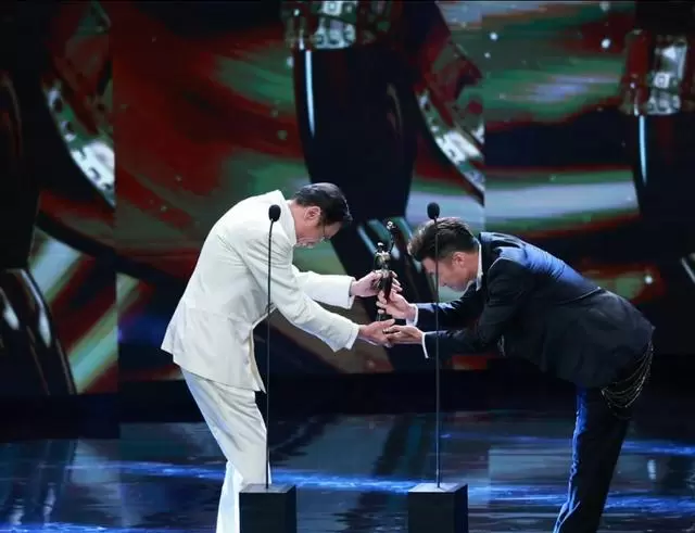 廖子妤凭《像我这样的爱情》获金像奖影后，梁家辉第五次封帝 - 资讯配图