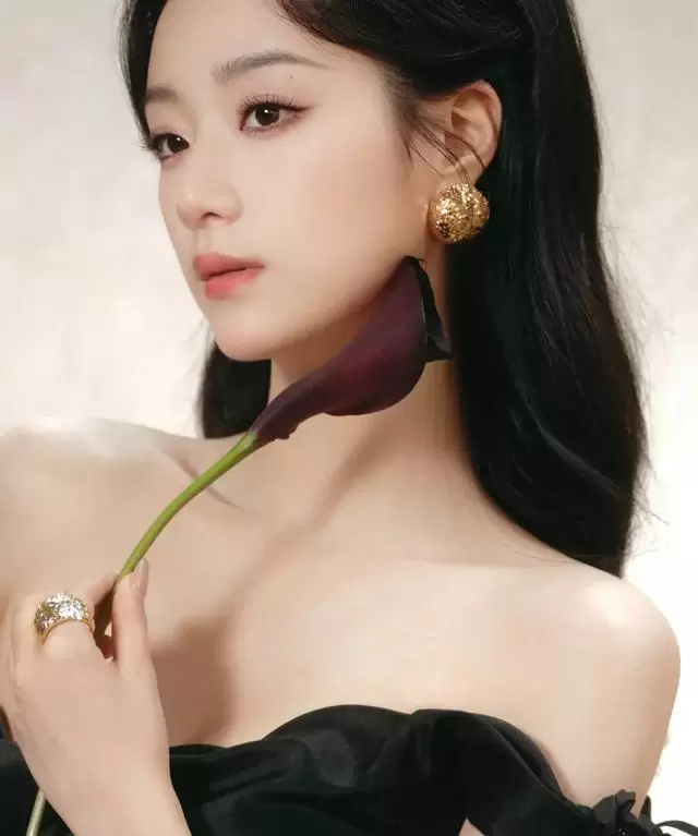 孟娜登顶红果演员榜榜首，张翅位列第二，梁思伟排第六 - 资讯配图