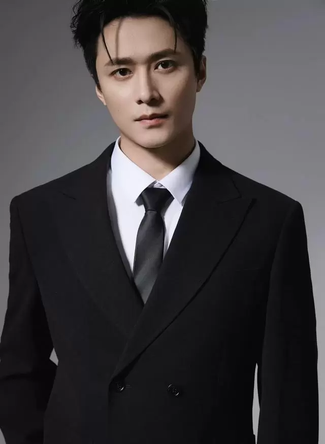 孟娜登顶红果演员榜榜首，张翅位列第二，梁思伟排第六 - 情报图