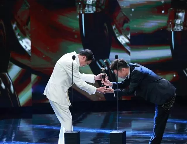 廖子妤凭《像我这样的爱情》首封金像影后，梁家辉五度摘得最佳男主角 - 资讯配图