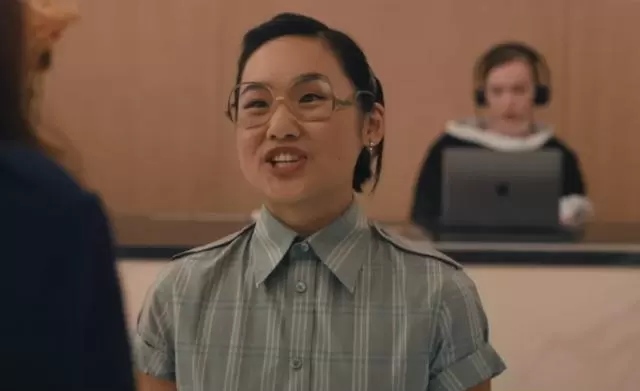 《穿普拉达的女王2》新角色“秦舟”引争议，亚裔命名与造型遭质疑 - 情报图