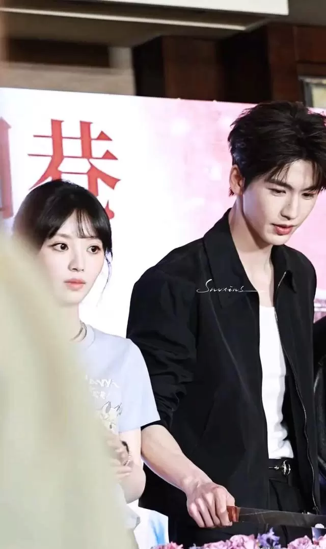 张凌赫古装贵公子形象固化，观众自发构建CP逻辑成现象 - 资讯配图