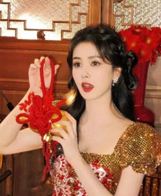白鹿央视春晚二度登台，《唐宫奇案》开播73小时破万 - 细节速览